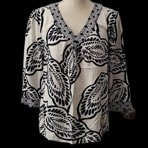 Crown & Ivy Tunic - Picture 1 of 4